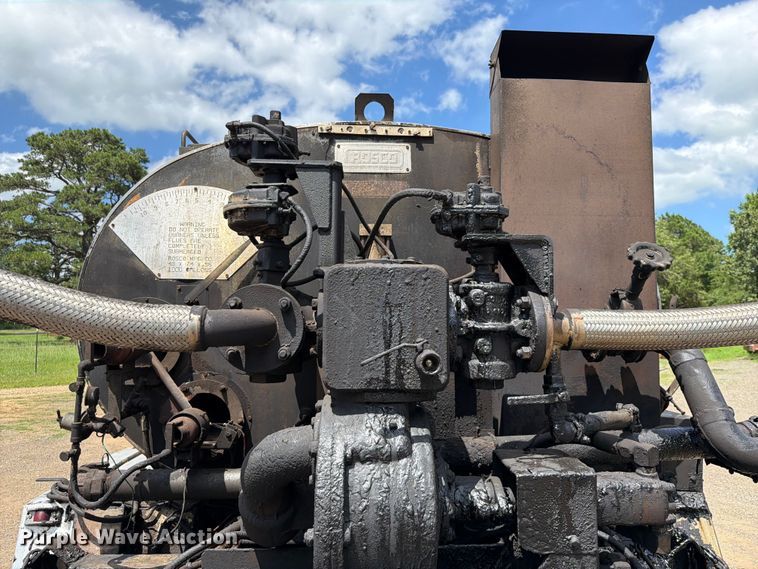image for item EQ8033 1999 GMC C7500 oil distributor truck