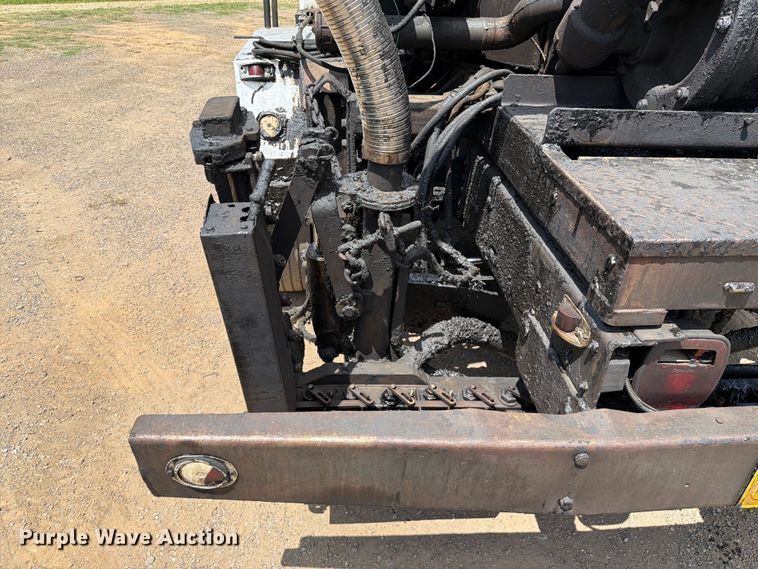 image for item EQ8033 1999 GMC C7500 oil distributor truck