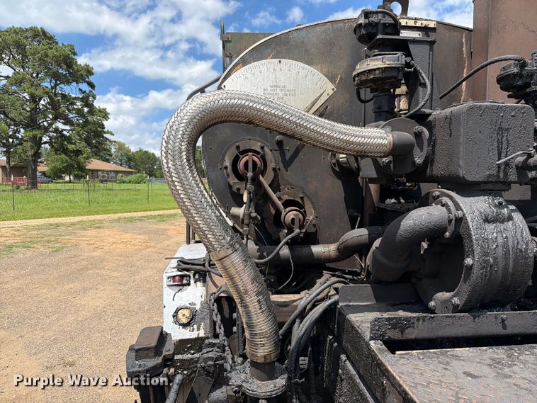 image for item EQ8033 1999 GMC C7500 oil distributor truck