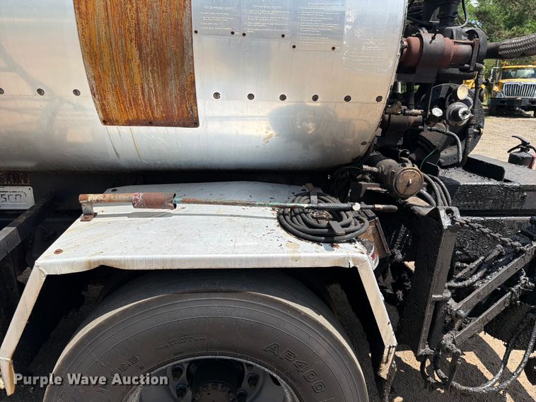 image for item EQ8033 1999 GMC C7500 oil distributor truck