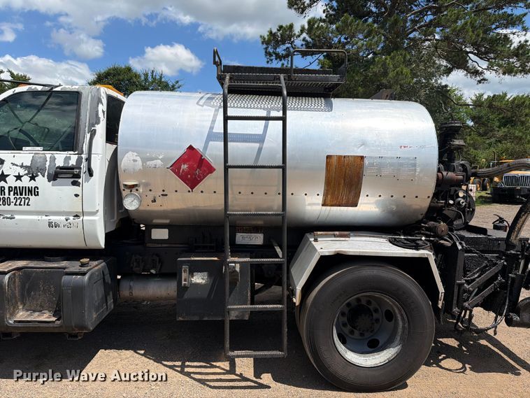 image for item EQ8033 1999 GMC C7500 oil distributor truck
