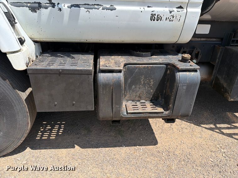 image for item EQ8033 1999 GMC C7500 oil distributor truck