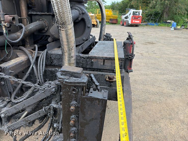 image for item EQ8033 1999 GMC C7500 oil distributor truck