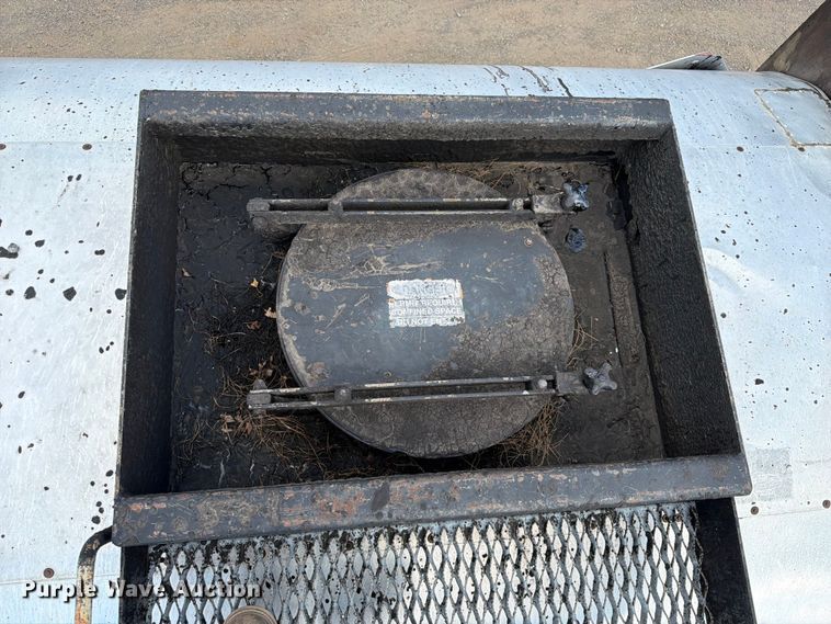image for item EQ8033 1999 GMC C7500 oil distributor truck