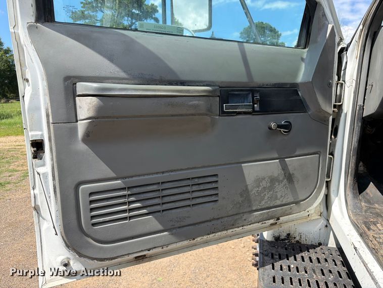 image for item EQ8033 1999 GMC C7500 oil distributor truck