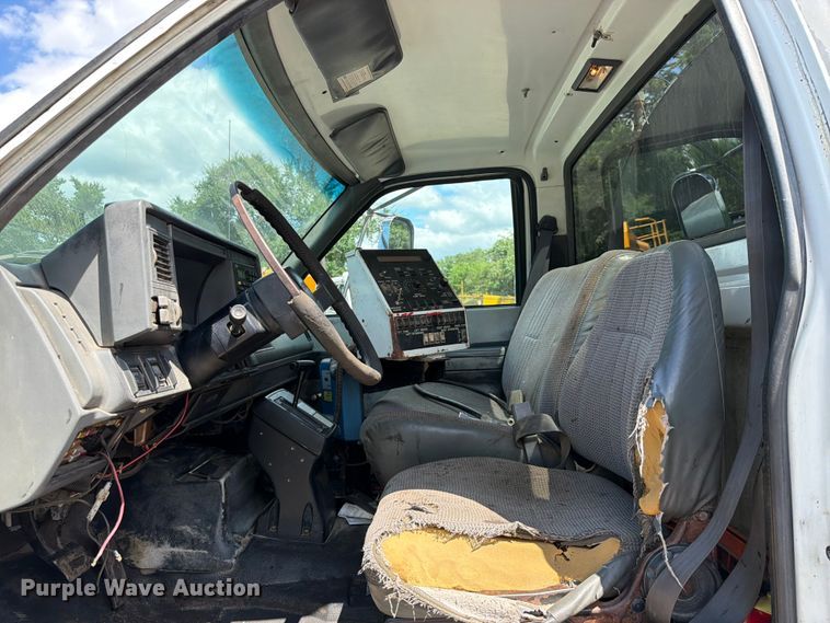 image for item EQ8033 1999 GMC C7500 oil distributor truck