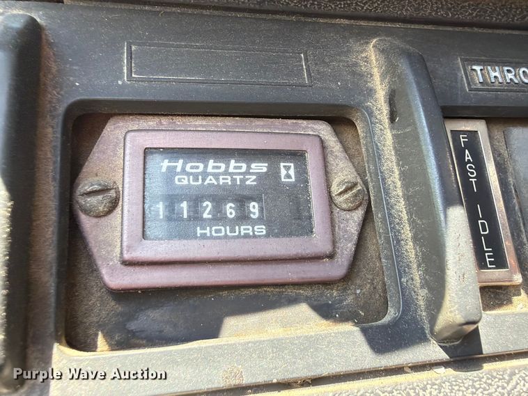 image for item EQ8033 1999 GMC C7500 oil distributor truck