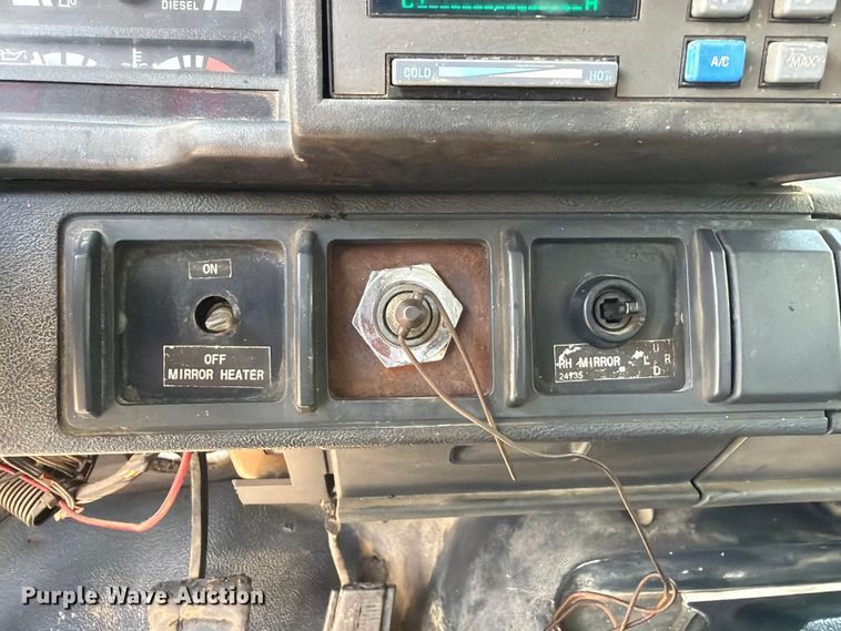 image for item EQ8033 1999 GMC C7500 oil distributor truck