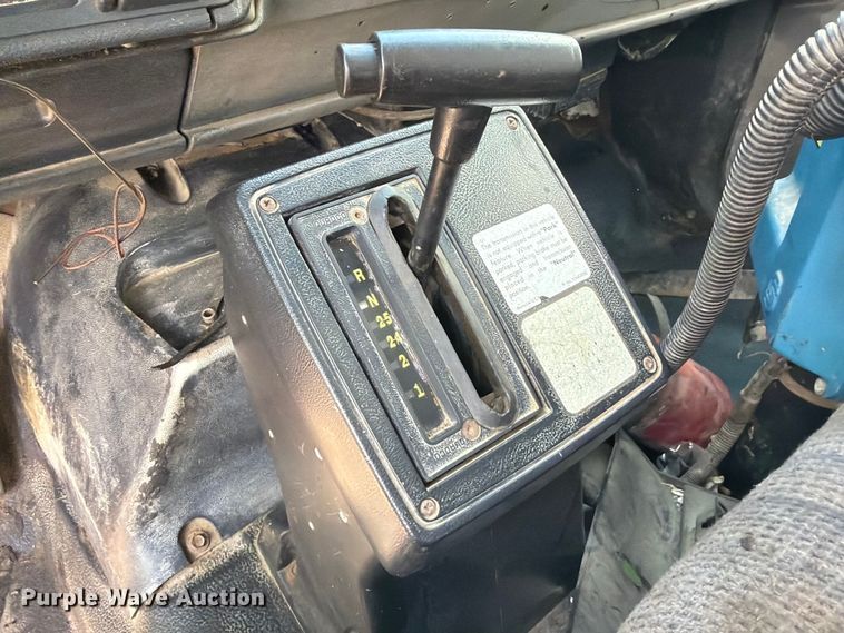 image for item EQ8033 1999 GMC C7500 oil distributor truck