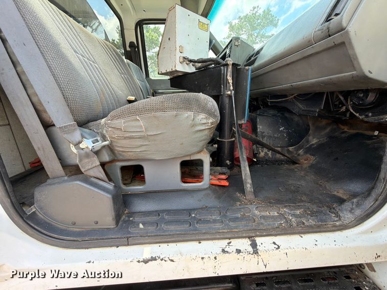 image for item EQ8033 1999 GMC C7500 oil distributor truck