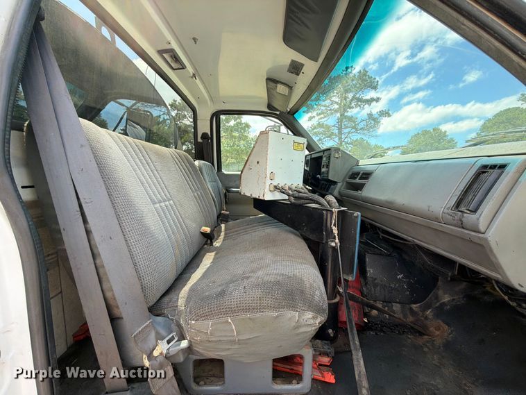 image for item EQ8033 1999 GMC C7500 oil distributor truck