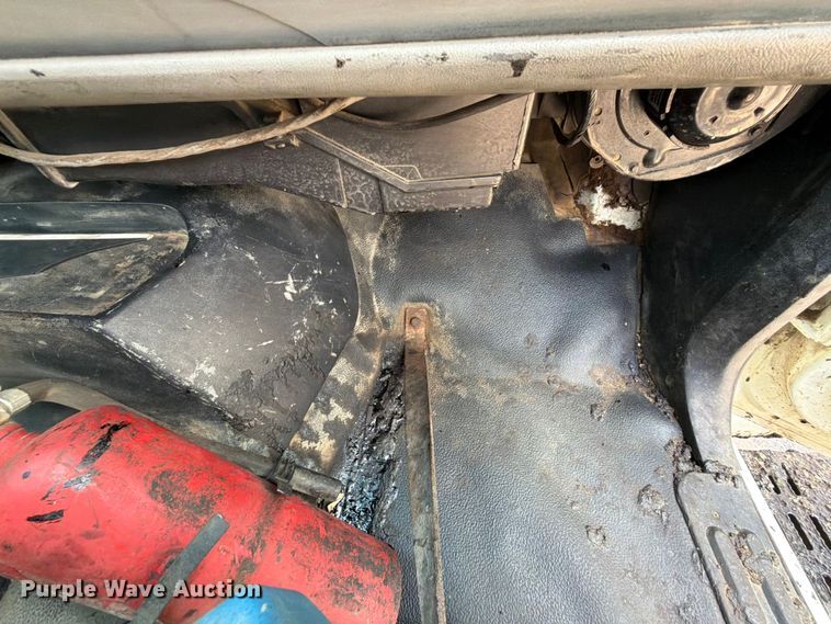 image for item EQ8033 1999 GMC C7500 oil distributor truck