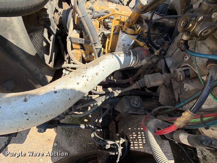 image for item EQ8033 1999 GMC C7500 oil distributor truck