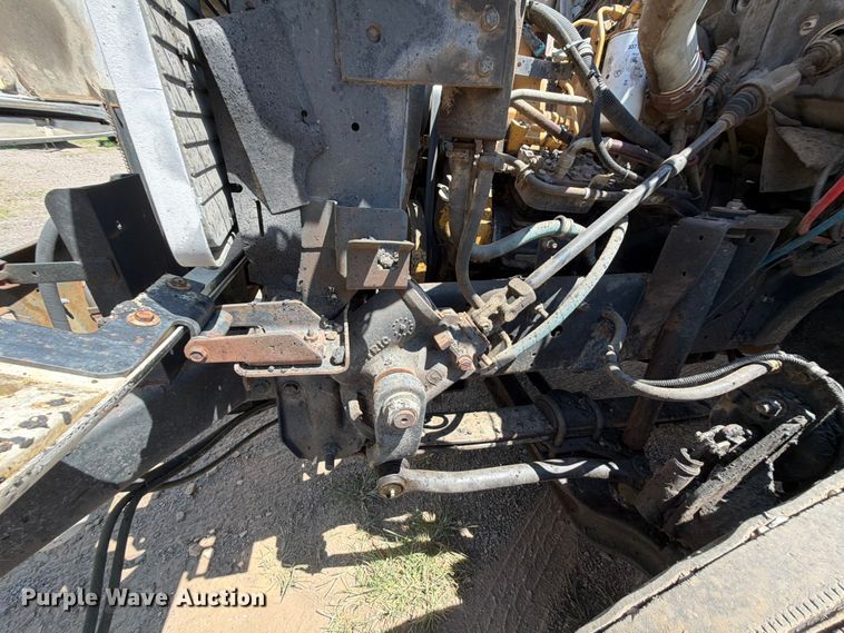 image for item EQ8033 1999 GMC C7500 oil distributor truck