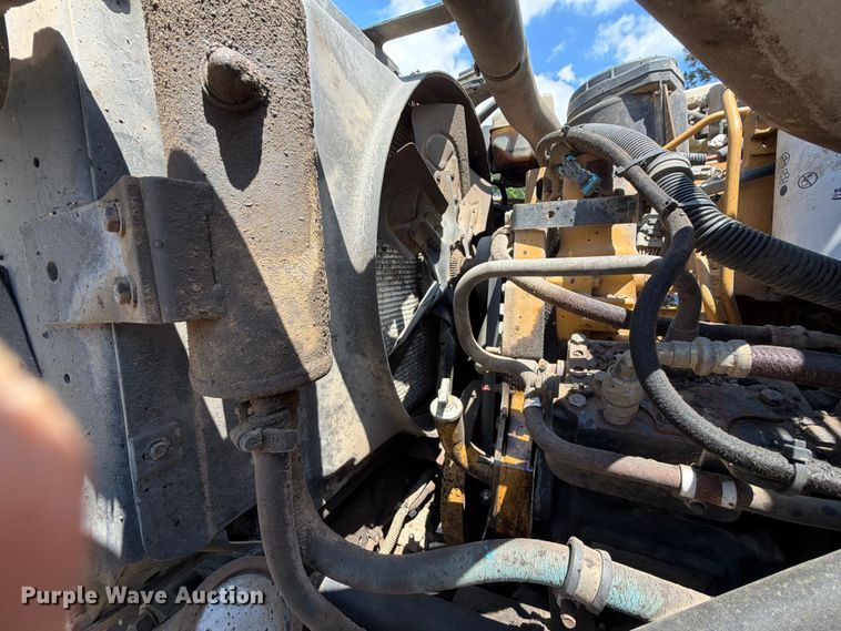 image for item EQ8033 1999 GMC C7500 oil distributor truck