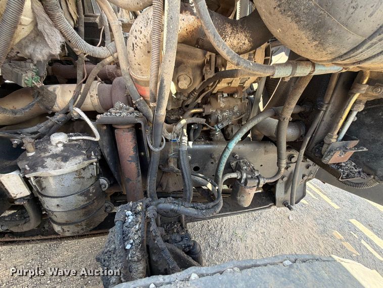 image for item EQ8033 1999 GMC C7500 oil distributor truck