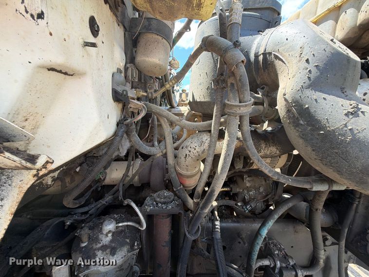 image for item EQ8033 1999 GMC C7500 oil distributor truck
