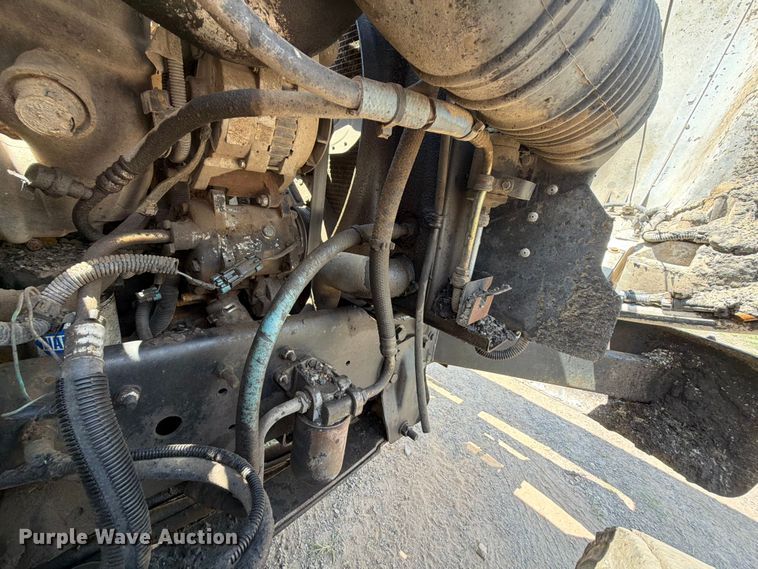 image for item EQ8033 1999 GMC C7500 oil distributor truck