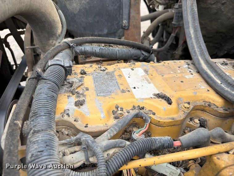 image for item EQ8033 1999 GMC C7500 oil distributor truck
