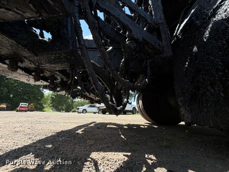 image for item EQ8033 1999 GMC C7500 oil distributor truck