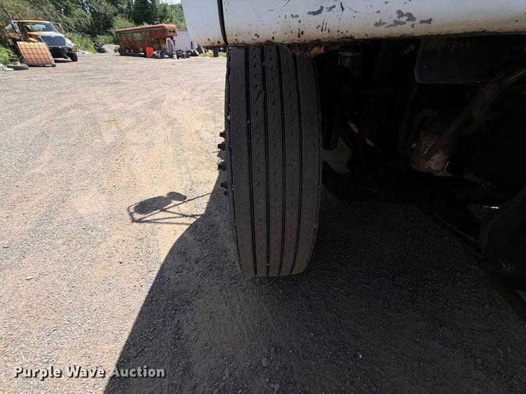 image for item EQ8033 1999 GMC C7500 oil distributor truck