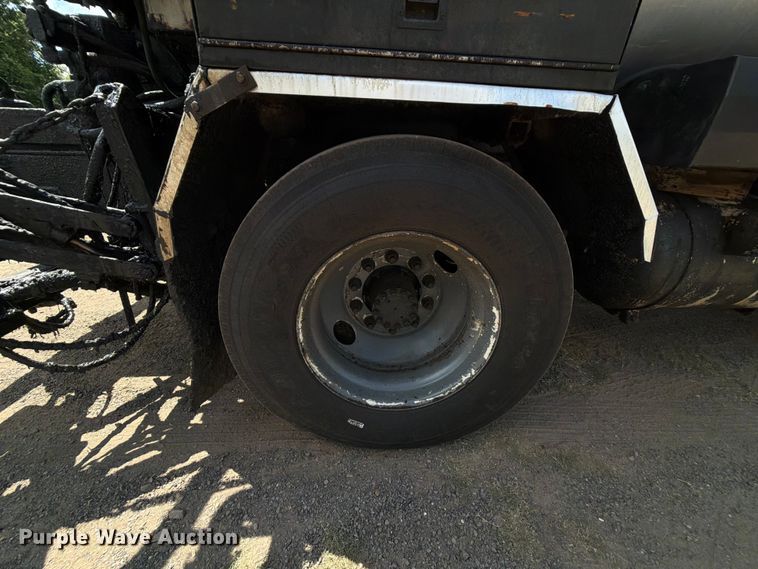 image for item EQ8033 1999 GMC C7500 oil distributor truck