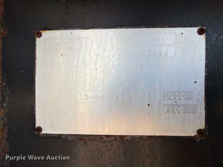 image for item EQ8033 1999 GMC C7500 oil distributor truck