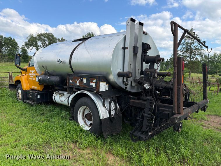 image for item EQ8036 2004 Chevrolet C7500 oil distributor truck