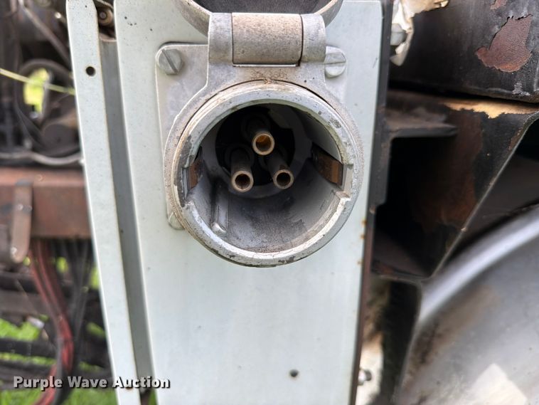 image for item EQ8036 2004 Chevrolet C7500 oil distributor truck