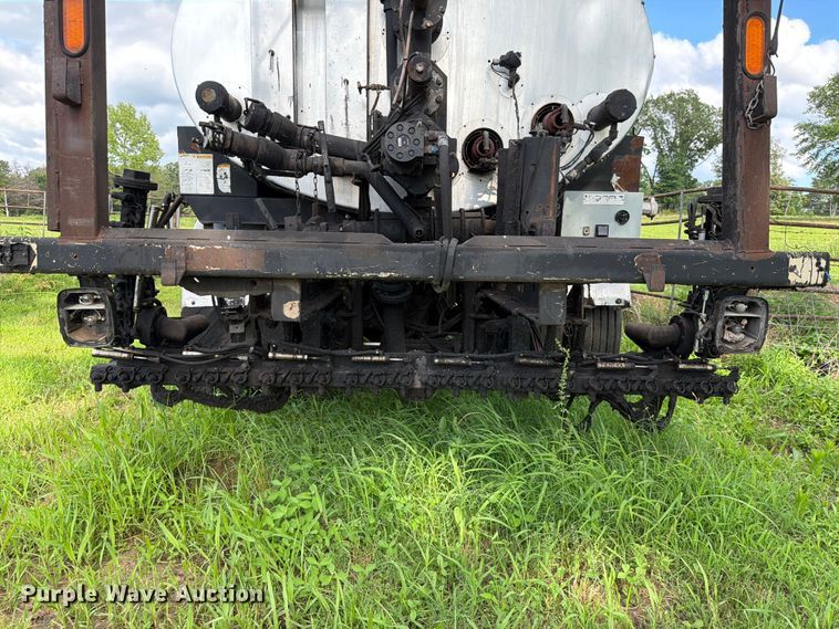 image for item EQ8036 2004 Chevrolet C7500 oil distributor truck