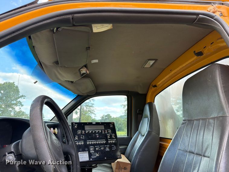 image for item EQ8036 2004 Chevrolet C7500 oil distributor truck
