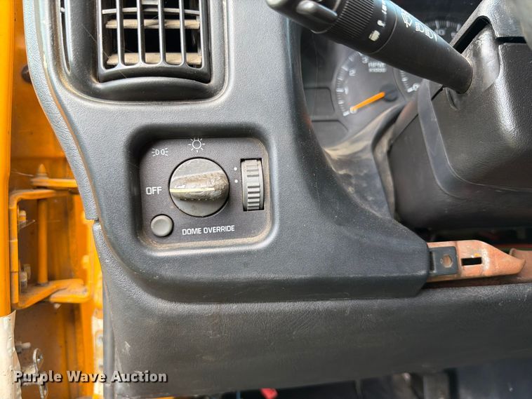 image for item EQ8036 2004 Chevrolet C7500 oil distributor truck