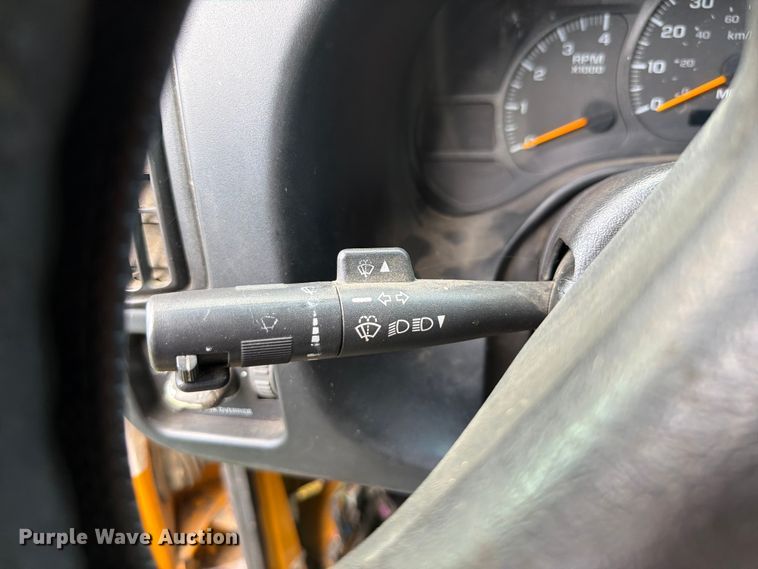 image for item EQ8036 2004 Chevrolet C7500 oil distributor truck