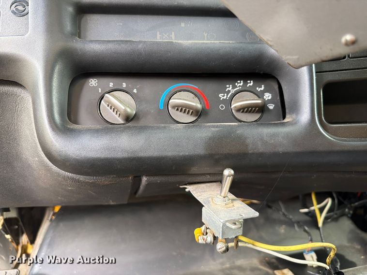 image for item EQ8036 2004 Chevrolet C7500 oil distributor truck