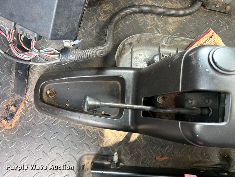 image for item EQ8036 2004 Chevrolet C7500 oil distributor truck