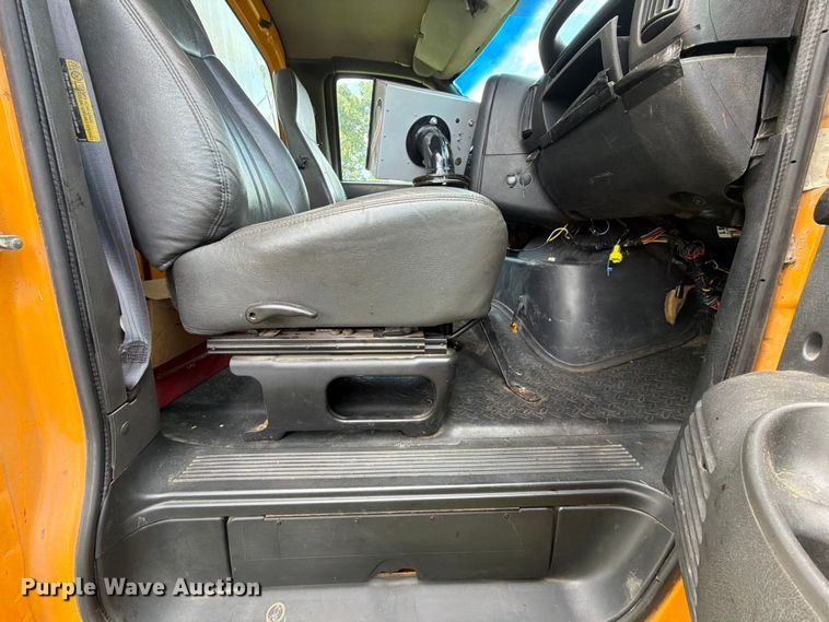 image for item EQ8036 2004 Chevrolet C7500 oil distributor truck