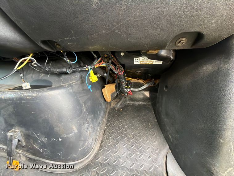 image for item EQ8036 2004 Chevrolet C7500 oil distributor truck
