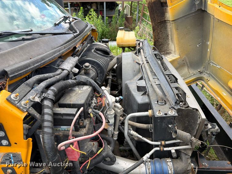 image for item EQ8036 2004 Chevrolet C7500 oil distributor truck