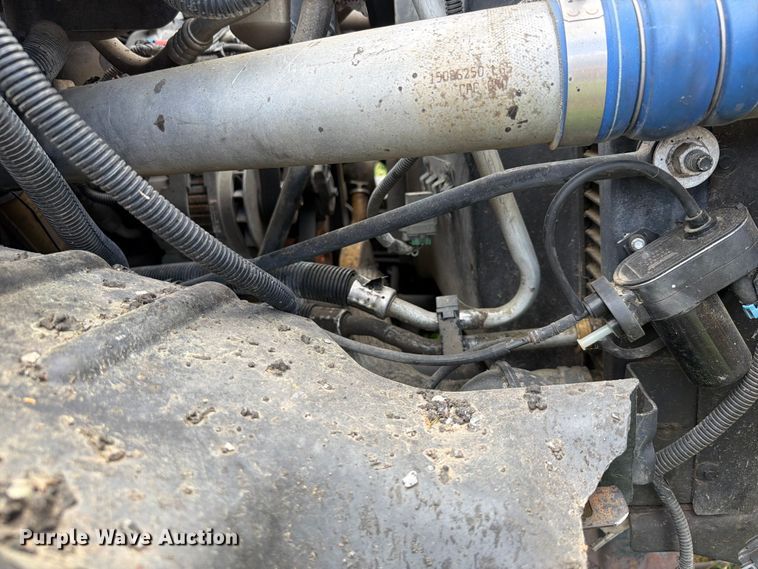 image for item EQ8036 2004 Chevrolet C7500 oil distributor truck