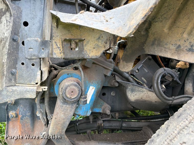 image for item EQ8036 2004 Chevrolet C7500 oil distributor truck