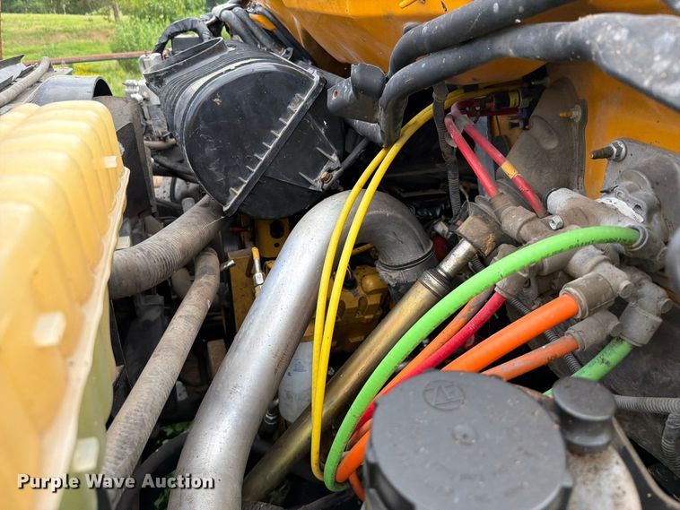 image for item EQ8036 2004 Chevrolet C7500 oil distributor truck