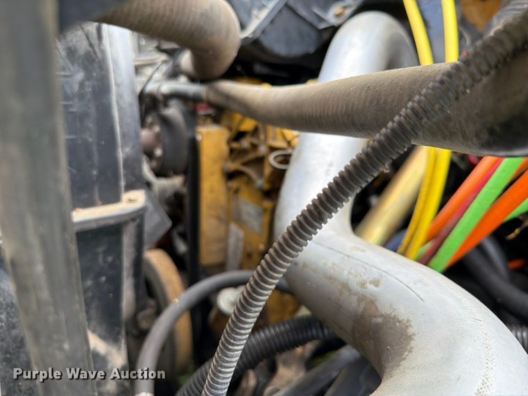 image for item EQ8036 2004 Chevrolet C7500 oil distributor truck
