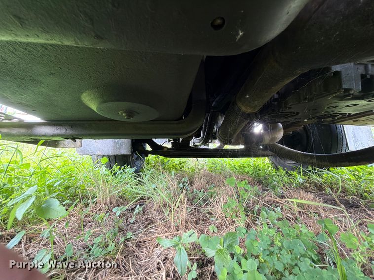 image for item EQ8036 2004 Chevrolet C7500 oil distributor truck