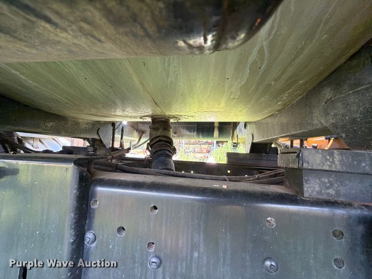 image for item EQ8036 2004 Chevrolet C7500 oil distributor truck