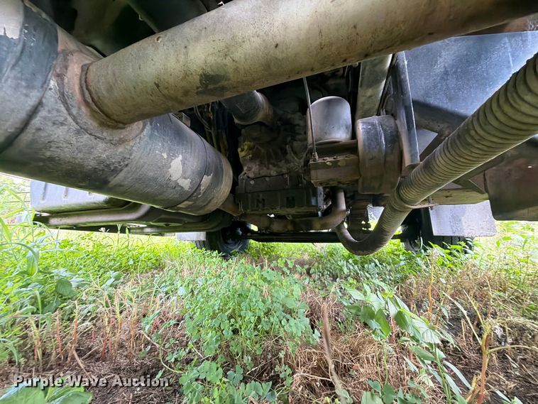 image for item EQ8036 2004 Chevrolet C7500 oil distributor truck