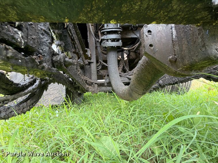 image for item EQ8036 2004 Chevrolet C7500 oil distributor truck