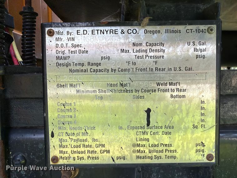 image for item EQ8036 2004 Chevrolet C7500 oil distributor truck