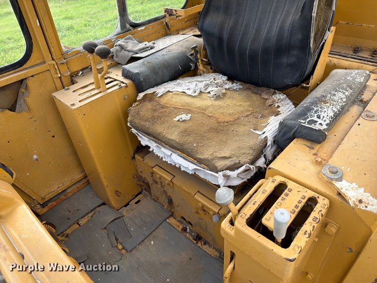 image for item EQ8037 Caterpillar 941B track loader