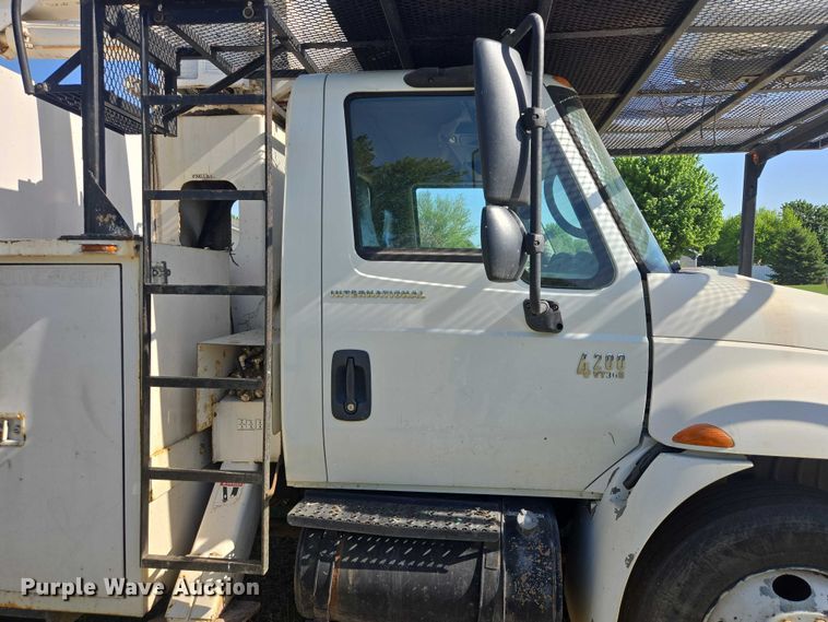 image for item ER1619 2006 International MA025 bucket truck