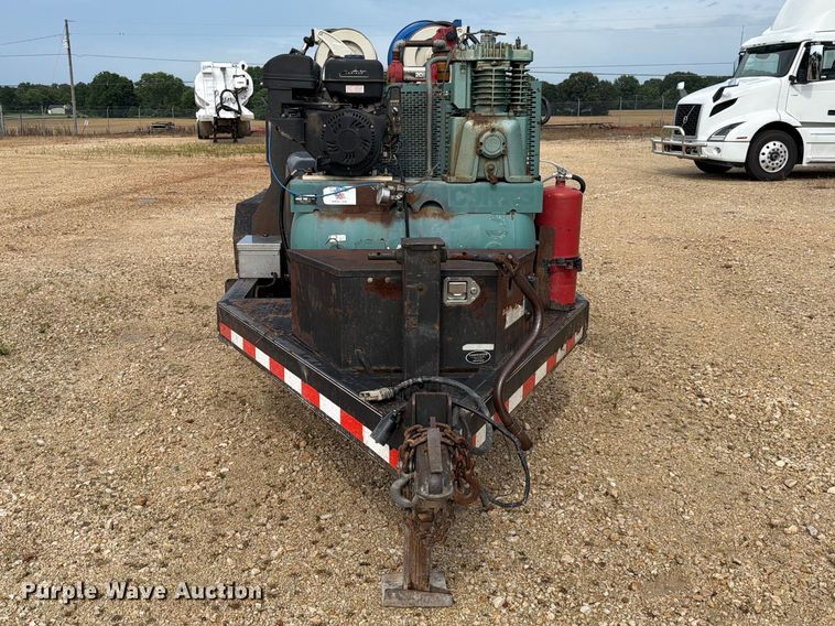 image for item ER3022 2014 Lamar 5RV fuel and lube trailer